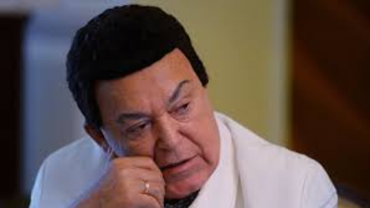 Кобзон иссох и ходит с трудом